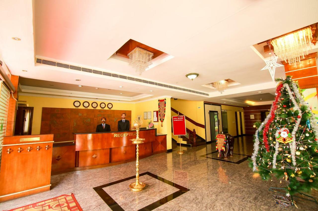 Hotel Meadows International Kizhake Chālakudi Exterior foto